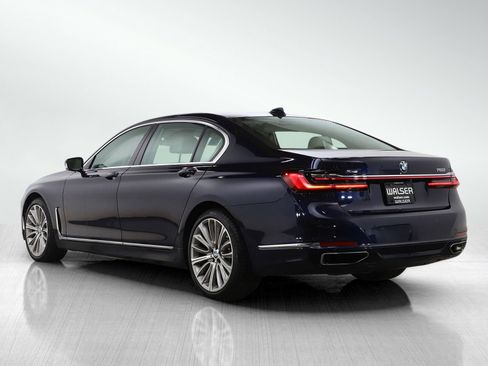 Used 2020 BMW 750i xDrive w/ Executive Package image 3