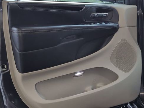 Used 2020 Dodge Grand Caravan SXT FWD image 6