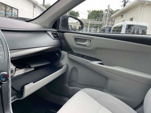 Used 2017 Toyota Camry LE FWD image 34
