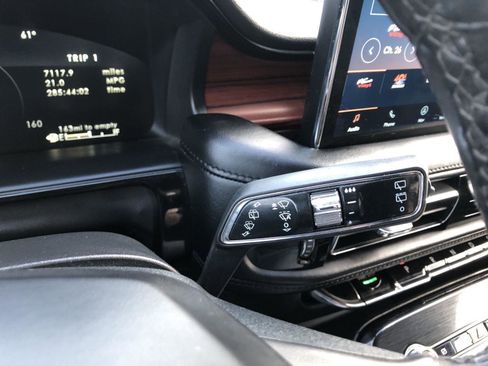 Used 2023 Lincoln Nautilus Reserve image 21