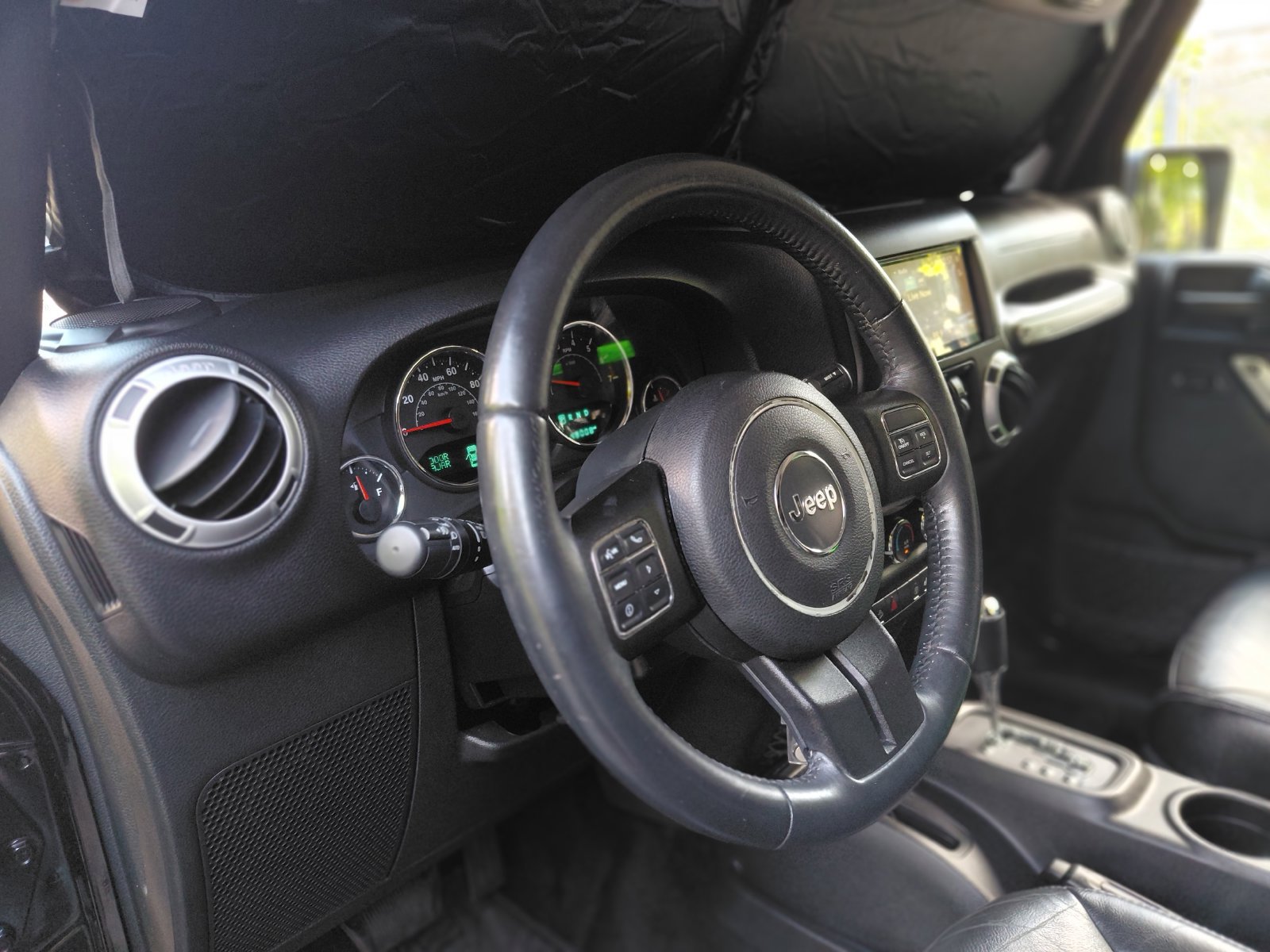 Used 2015 Jeep Wrangler Unlimited Sahara w/ Dual Top Group AWD/4WD image 16