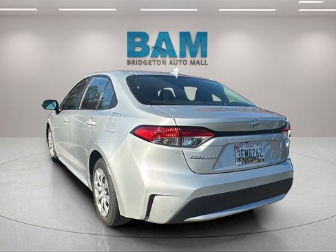 Used 2021 Toyota Corolla LE image 7