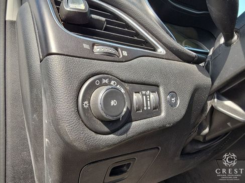 Used 2019 Jeep Cherokee Trailhawk image 11