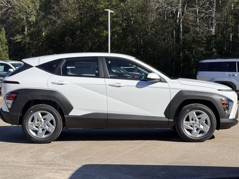 New 2026 Hyundai Kona SE image 8