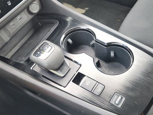 Used 2023 Nissan Rogue S image 19