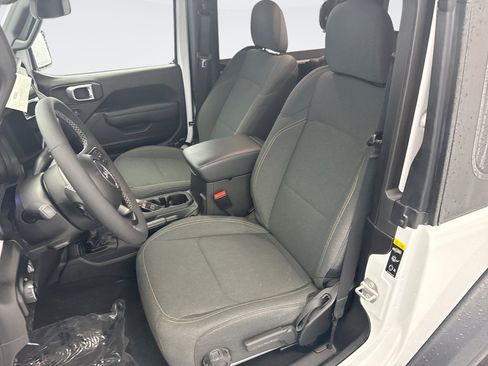 Used 2025 Jeep Wrangler Sport AWD/4WD image 11