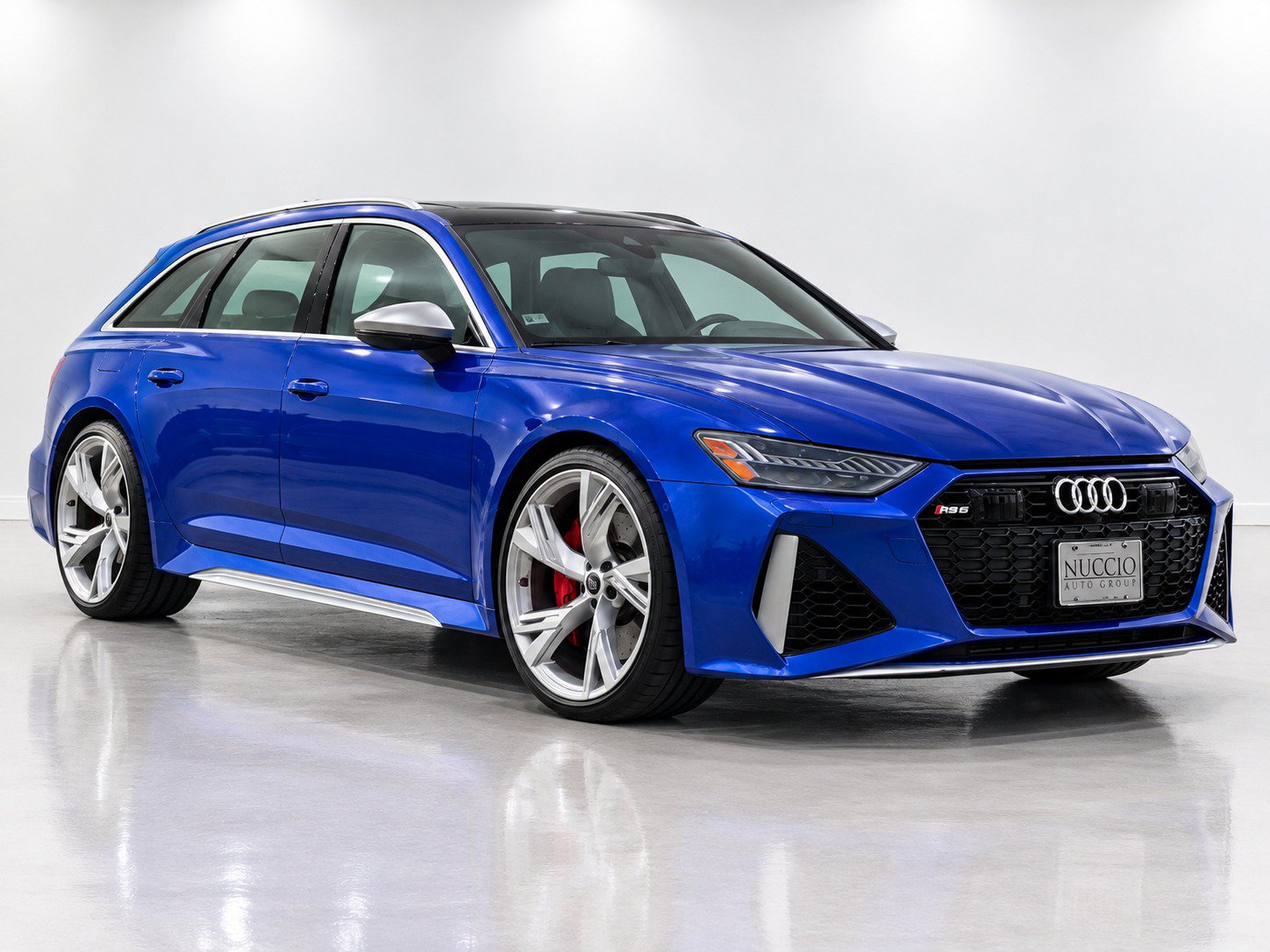 Used 2023 Audi RS 6 AWD/4WD image 3