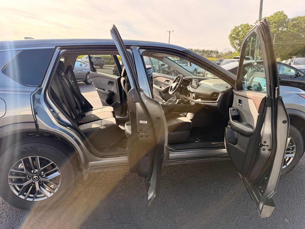 Used 2021 Nissan Rogue S AWD/4WD image 26
