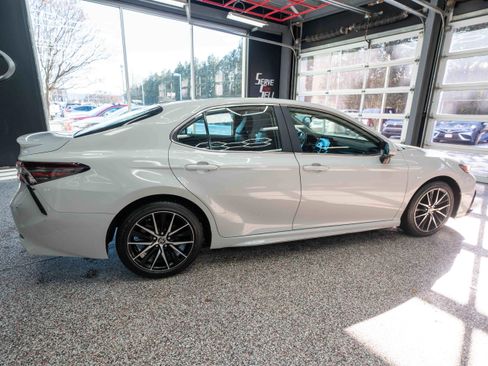 Used 2024 Toyota Camry SE image 4