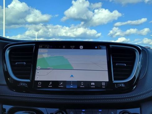New 2027 Chrysler Pacifica Limited AWD/4WD image 27