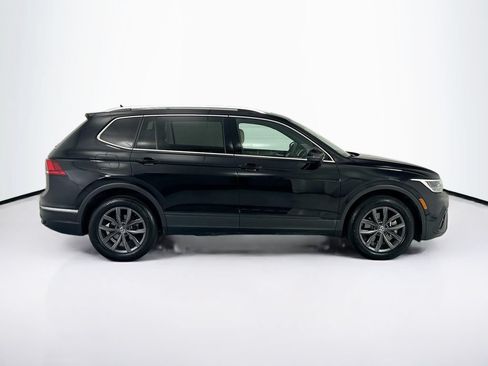 Used 2023 Volkswagen Tiguan SE w/ Panoramic Sunroof Package FWD image 4