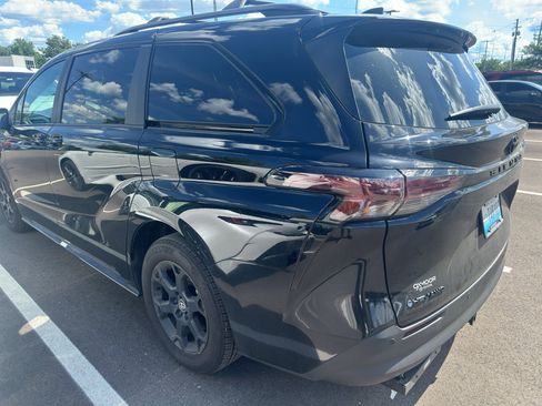 Used 2025 Toyota Sienna XLE Woodland Edition AWD/4WD image 3