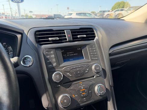 Used 2018 Ford Fusion SE w/ Equipment Group 201A FWD image 18