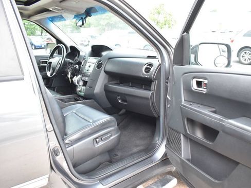 Used 2010 Honda Pilot Touring image 16