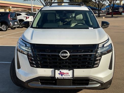 New 2026 Nissan Pathfinder SL image 3