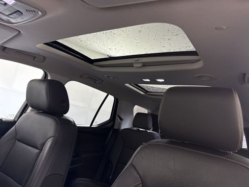 Used 2020 Chevrolet Traverse Premier AWD/4WD image 24