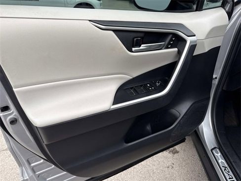 Used 2021 Toyota RAV4 XLE Premium image 13