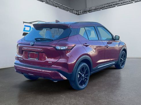 Used 2024 Nissan Kicks SR w/ SR Premium Package FWD image 3