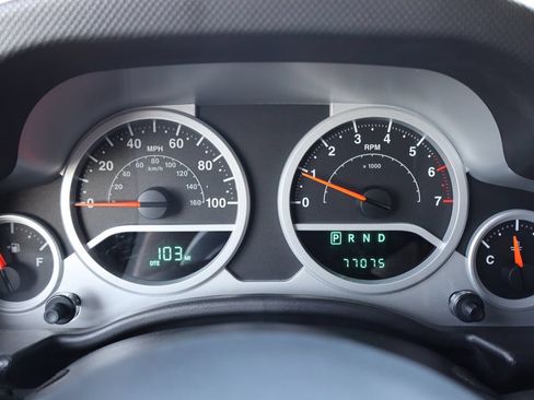 Used 2007 Jeep Wrangler Unlimited Rubicon w/ Dual Top Group AWD/4WD image 30