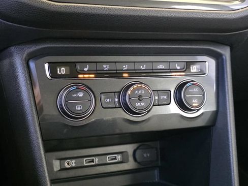 Used 2018 Volkswagen Tiguan SEL FWD image 23