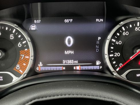 Used 2023 Jeep Renegade Latitude AWD/4WD image 12