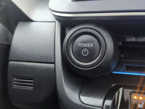 Used 2025 Toyota Prius image 18