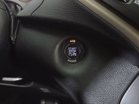 Used 2015 Jeep Cherokee Limited image 21