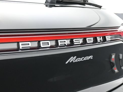 Certified 2026 Porsche Macan AWD/4WD image 14