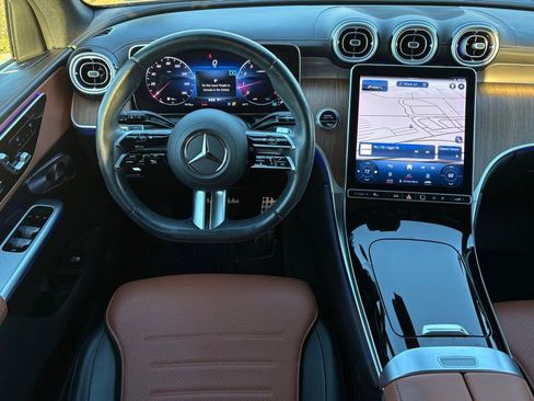 Used 2023 Mercedes-Benz GLC 300 4MATIC image 11