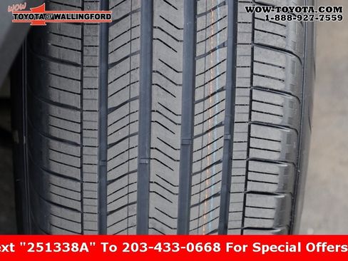 Used 2024 Ford Explorer XLT image 6