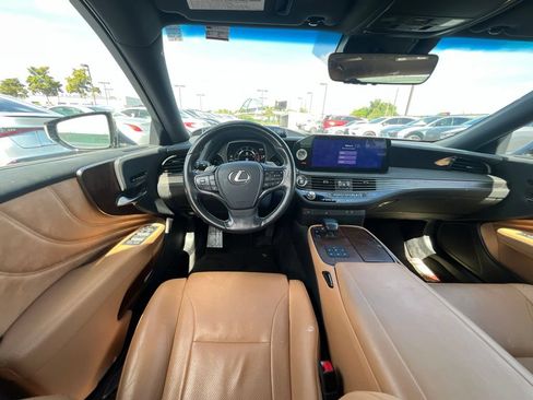Used 2023 Lexus LS 500 w/ Accessory Package (Z1) RWD image 4