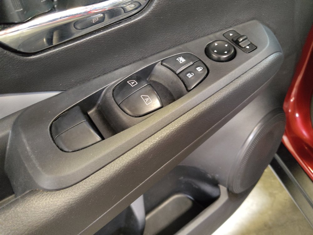 Used 2021 Nissan Kicks SR w/ SR Premium Package FWD image 27