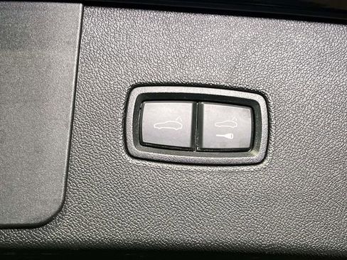 Certified 2023 Porsche Cayenne w/ Premium Package image 22