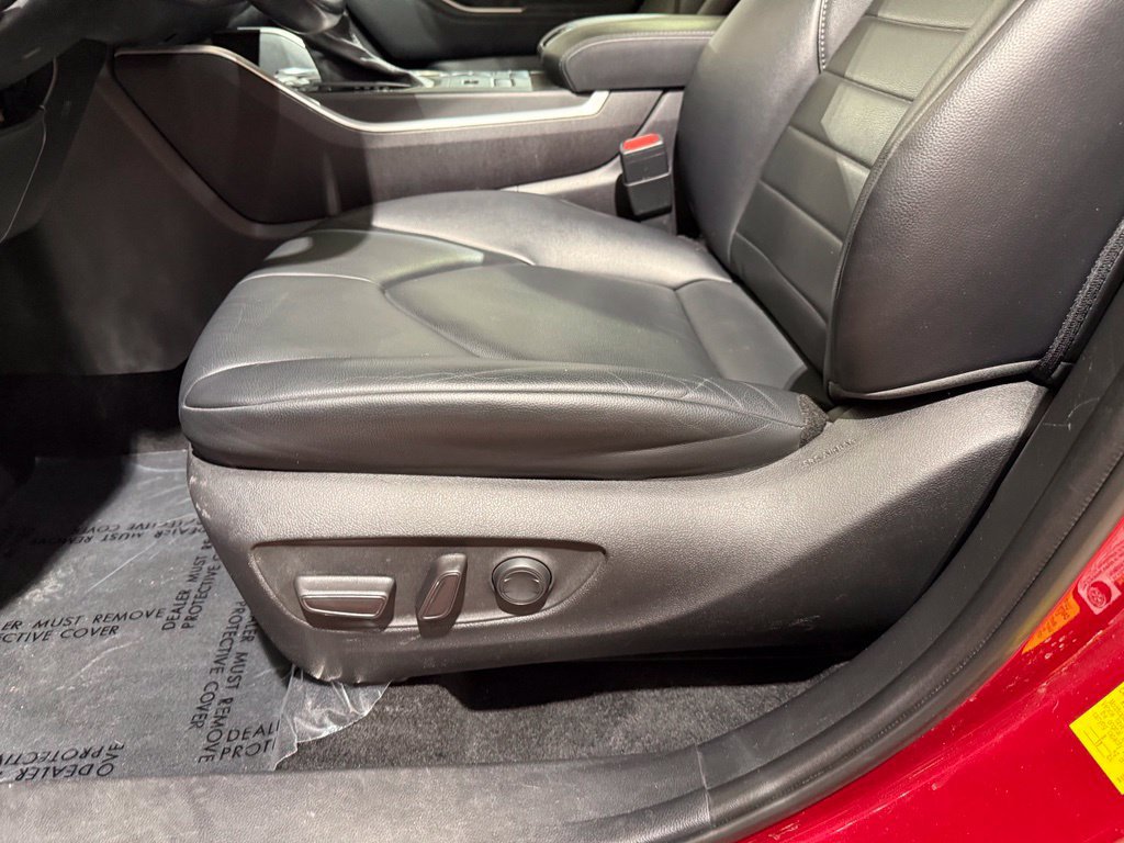 Used 2022 Toyota Highlander XLE AWD/4WD image 14