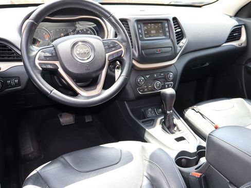 Used 2016 Jeep Cherokee Latitude w/ Comfort & Sound Group FWD image 4