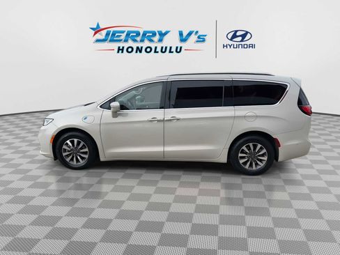 Used 2021 Chrysler Pacifica Touring-L image 5