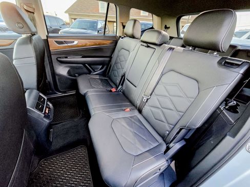 Used 2025 Volkswagen Atlas SE image 26