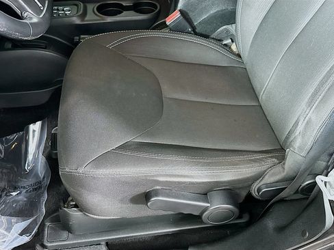 Used 2018 Jeep Wrangler Sahara w/ Connectivity Group AWD/4WD image 23