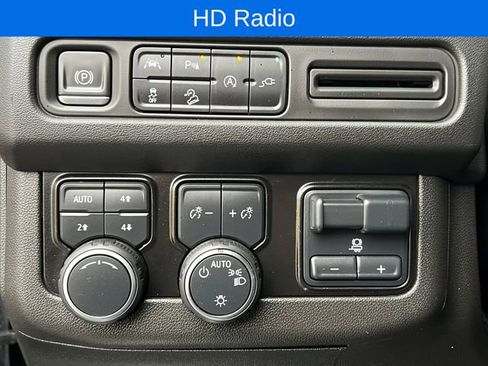 Used 2021 Chevrolet Suburban Z71 w/ Z71 Signature Package image 25