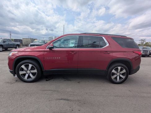 Used 2021 Chevrolet Traverse LT w/ LT Premium Package image 2