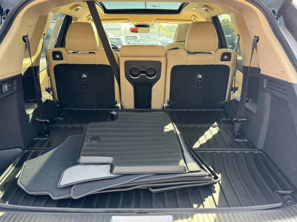 Certified 2026 Acura MDX w/ Advance Package AWD/4WD image 5