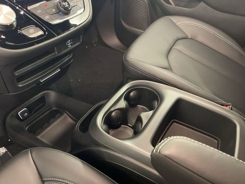 New 2026 Chrysler Pacifica Select image 15