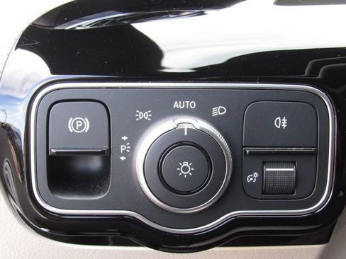 Certified 2023 Mercedes-Benz CLA 250 w/ Premium Package image 34