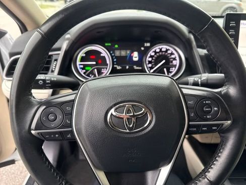 Used 2023 Toyota Camry XLE image 11