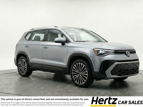 Used 2025 Volkswagen Taos SE FWD image 1