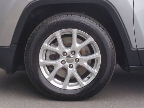 Used 2014 Jeep Cherokee Latitude FWD image 19