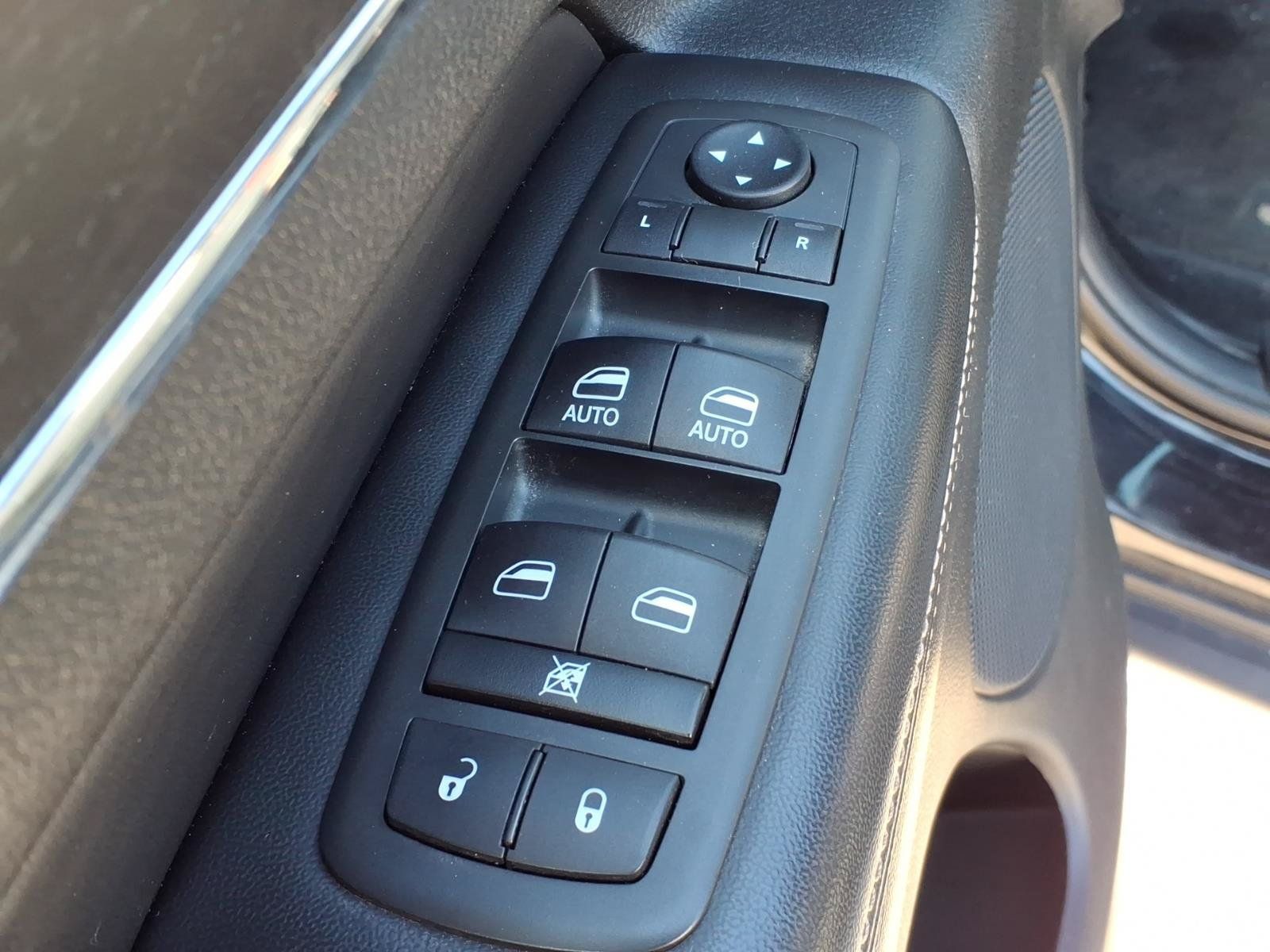 Used 2014 Jeep Grand Cherokee Limited w/ Luxury Group II AWD/4WD image 11