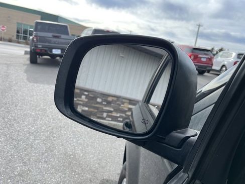 Used 2016 Dodge Grand Caravan SXT w/ Rear Park Assist Package image 29