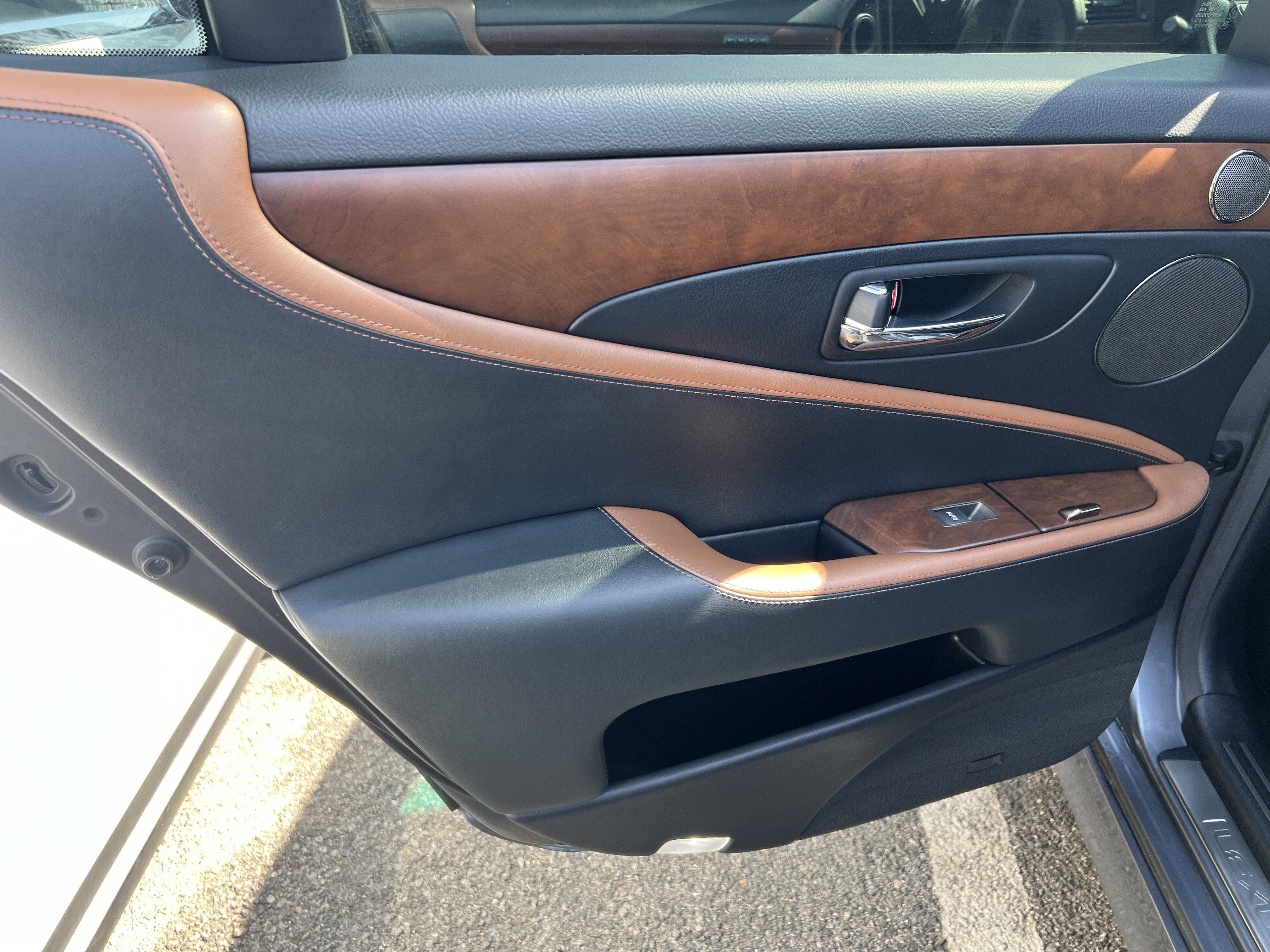 Used 2012 Lexus LS 460 w/ Sport Pkg RWD image 16