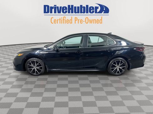 Used 2024 Toyota Camry SE image 3